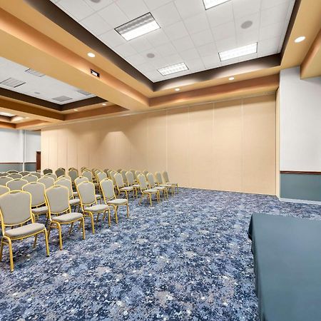 Clarion Inn & Suites And Convention Center 卡尼 外观 照片