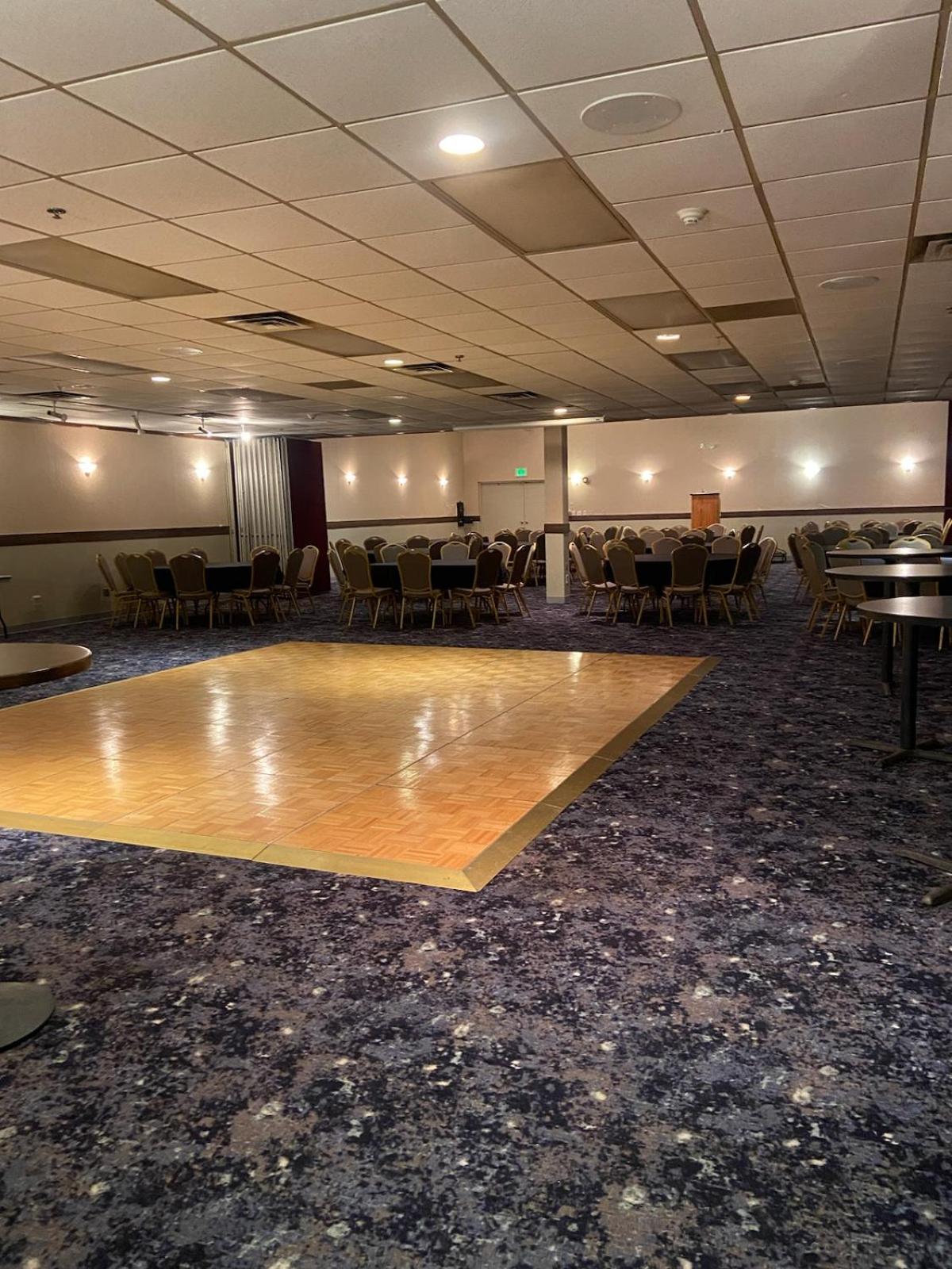 Clarion Inn & Suites And Convention Center 卡尼 外观 照片