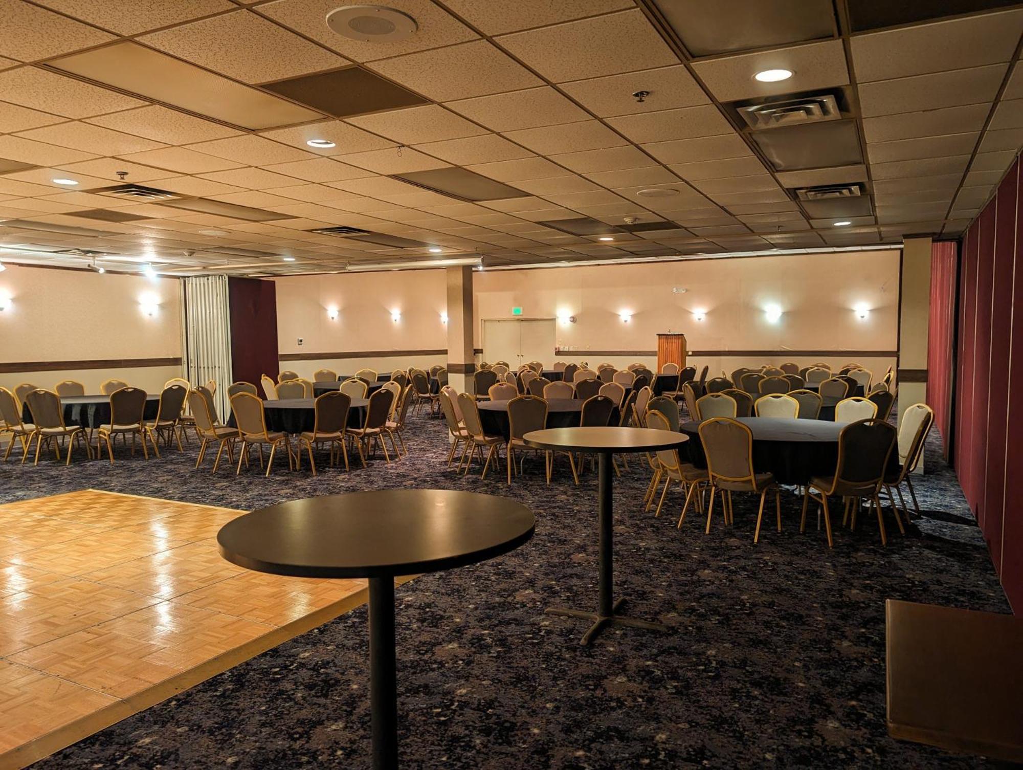 Clarion Inn & Suites And Convention Center 卡尼 外观 照片