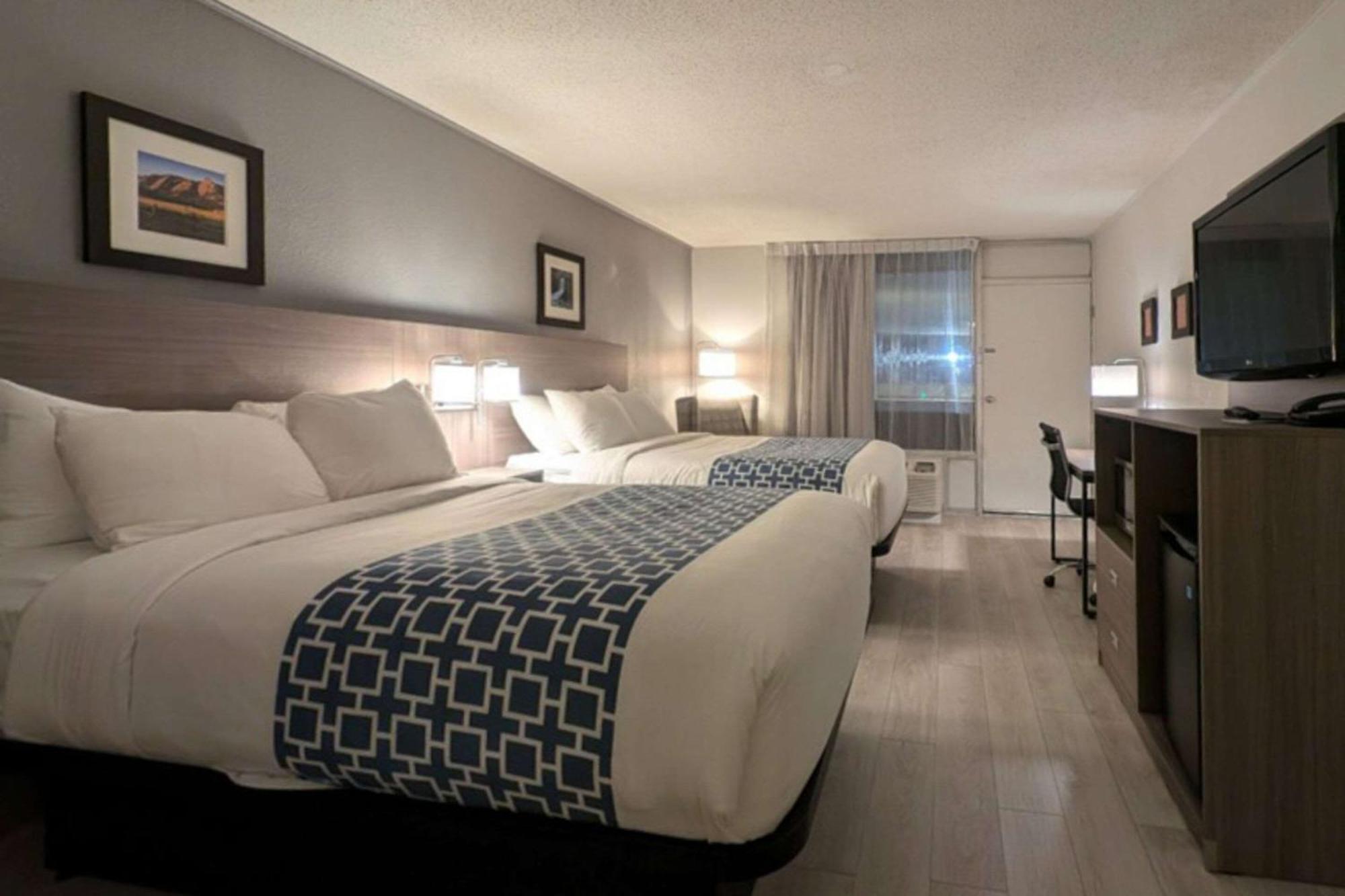Clarion Inn & Suites And Convention Center 卡尼 外观 照片