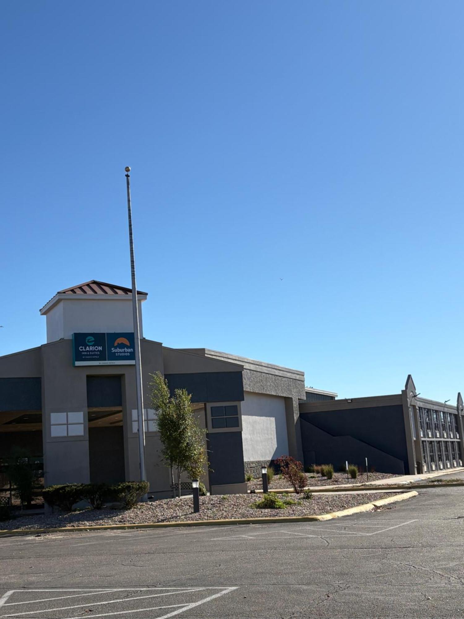 Clarion Inn & Suites And Convention Center 卡尼 外观 照片