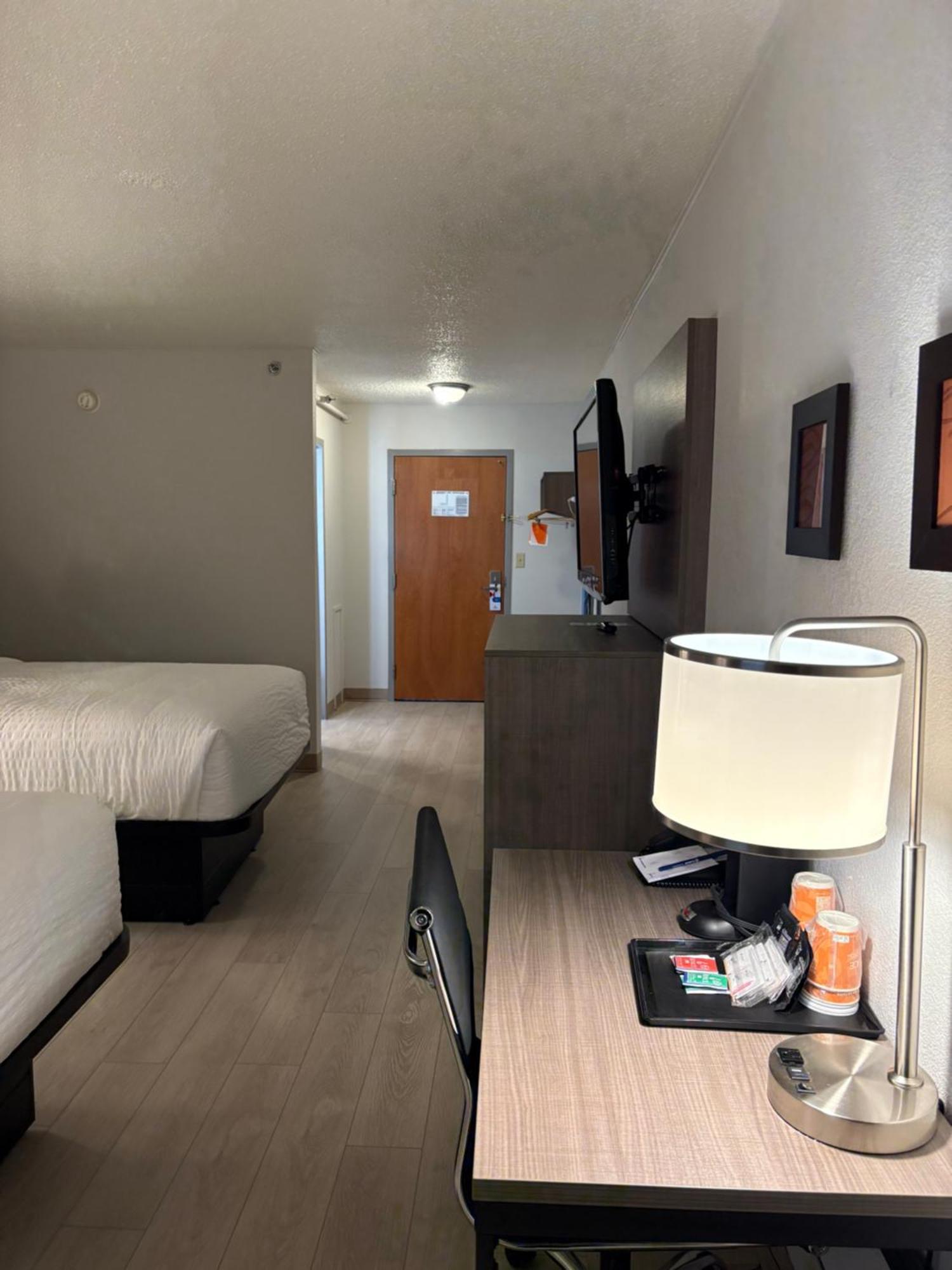 Clarion Inn & Suites And Convention Center 卡尼 外观 照片