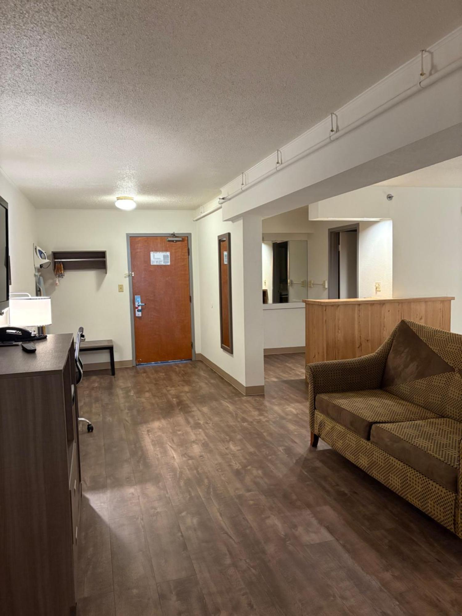 Clarion Inn & Suites And Convention Center 卡尼 外观 照片