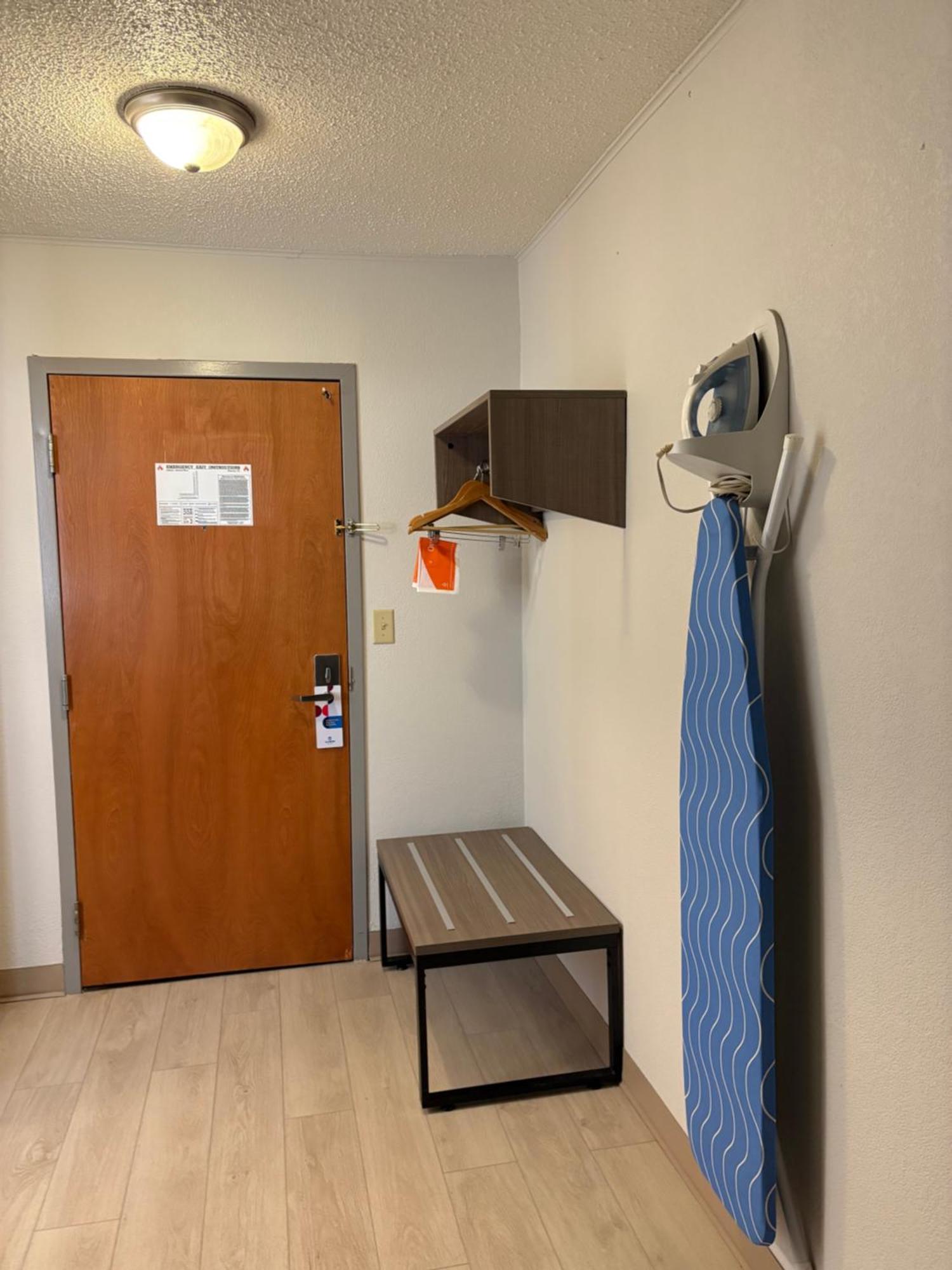 Clarion Inn & Suites And Convention Center 卡尼 客房 照片