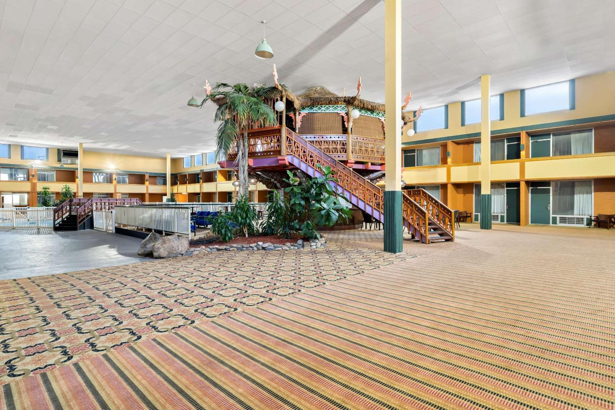 Clarion Inn & Suites And Convention Center 卡尼 外观 照片