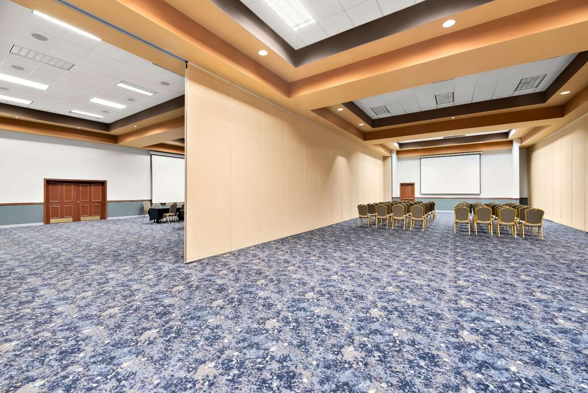 Clarion Inn & Suites And Convention Center 卡尼 外观 照片