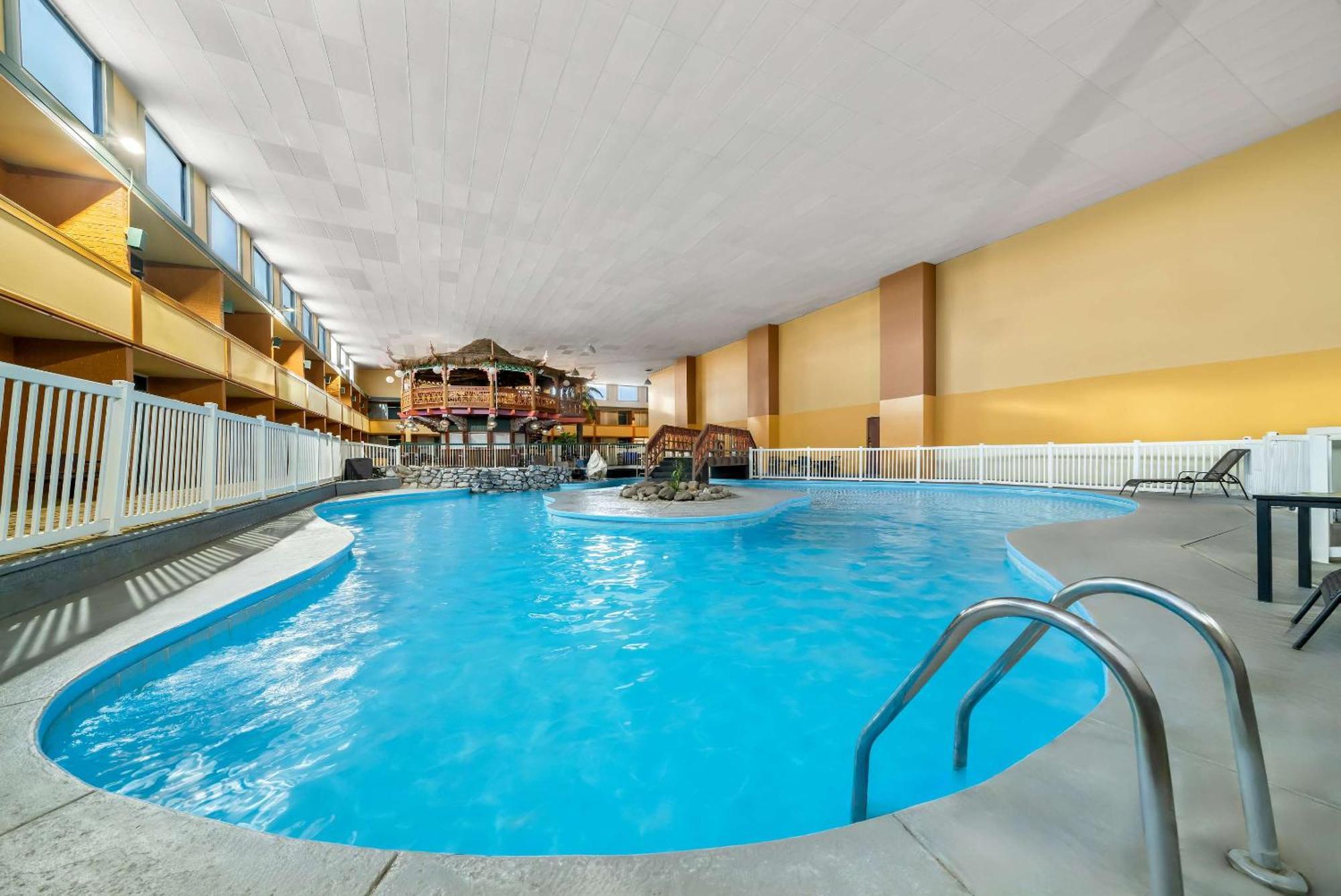 Clarion Inn & Suites And Convention Center 卡尼 外观 照片