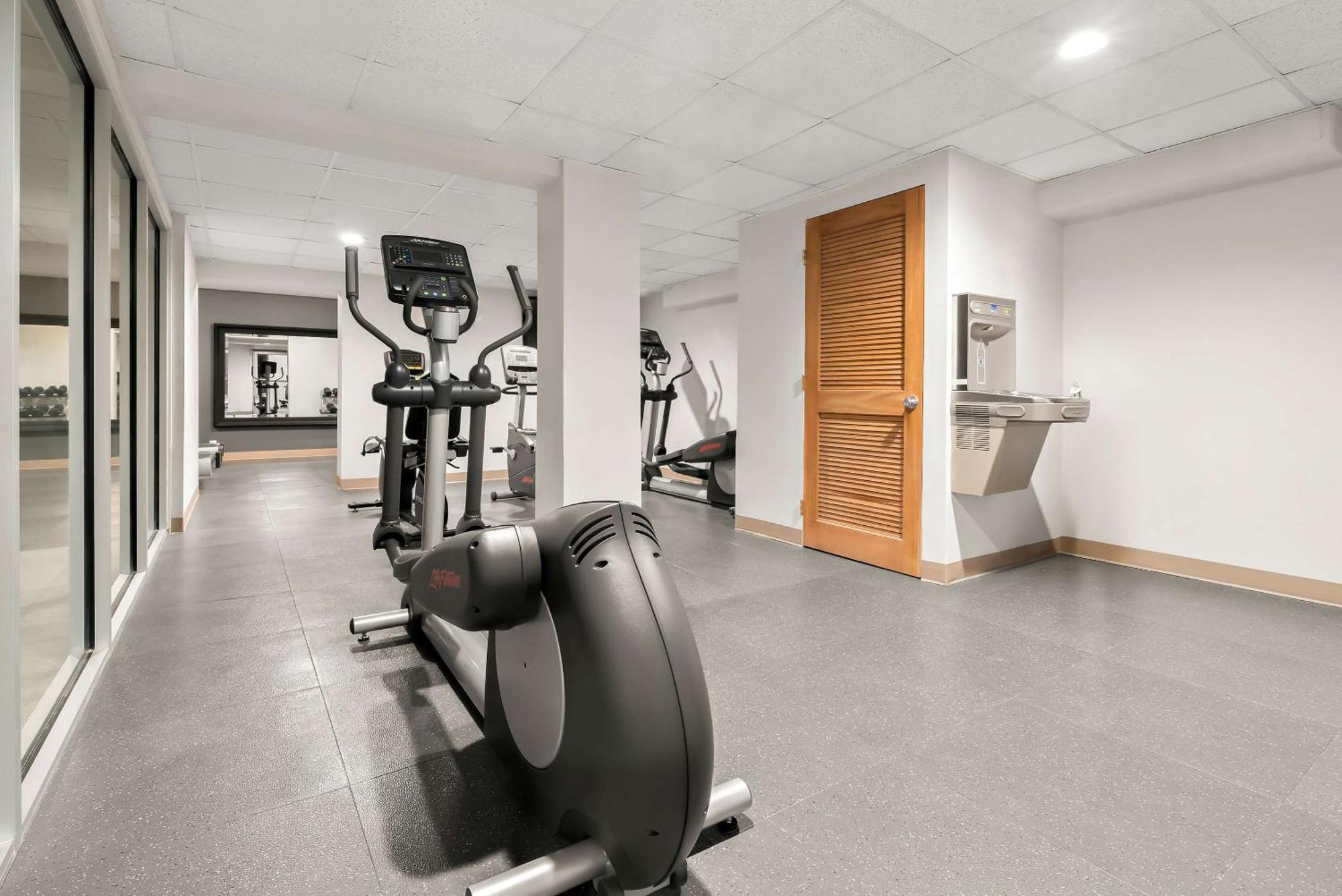 Clarion Inn & Suites And Convention Center 卡尼 外观 照片