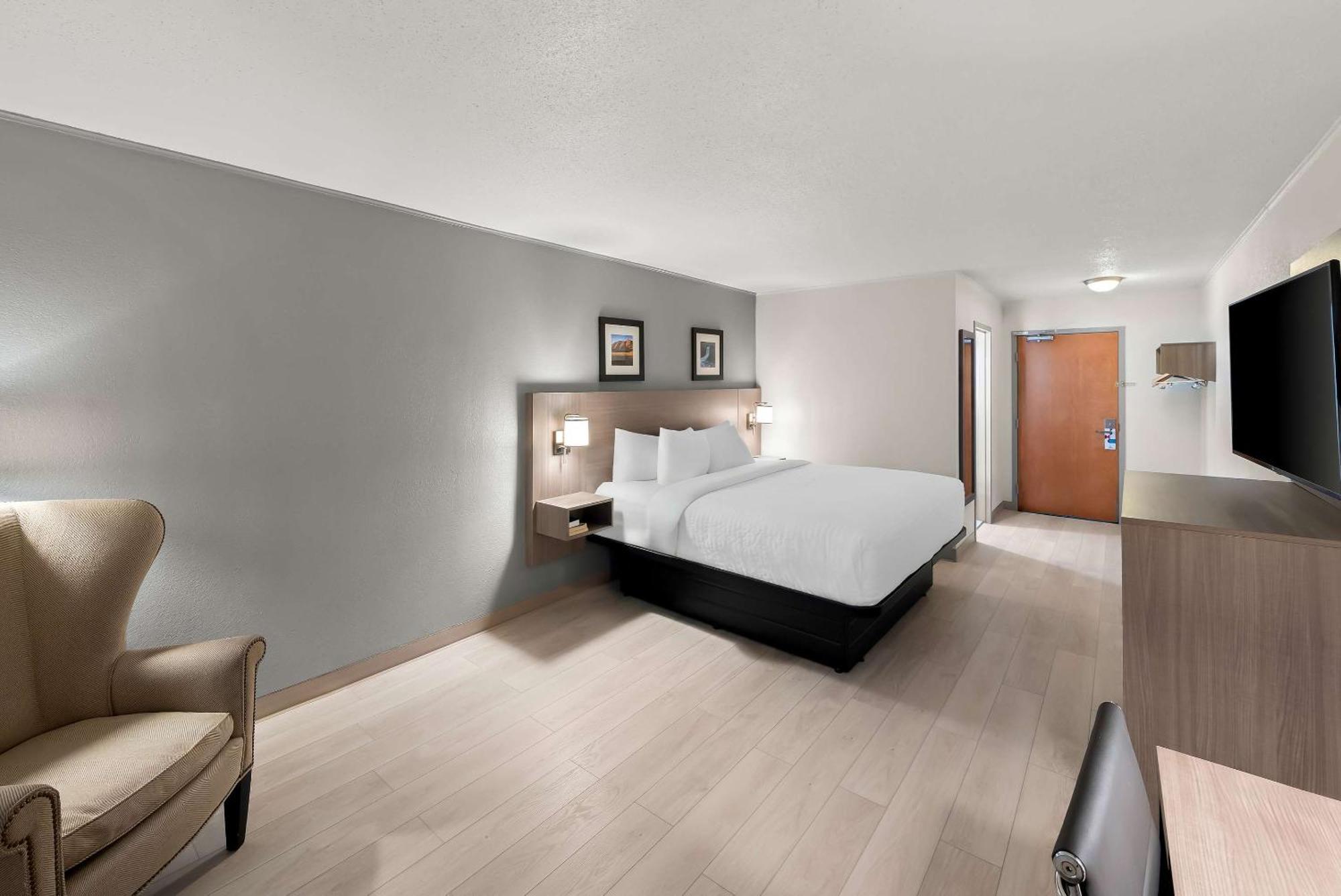 Clarion Inn & Suites And Convention Center 卡尼 外观 照片