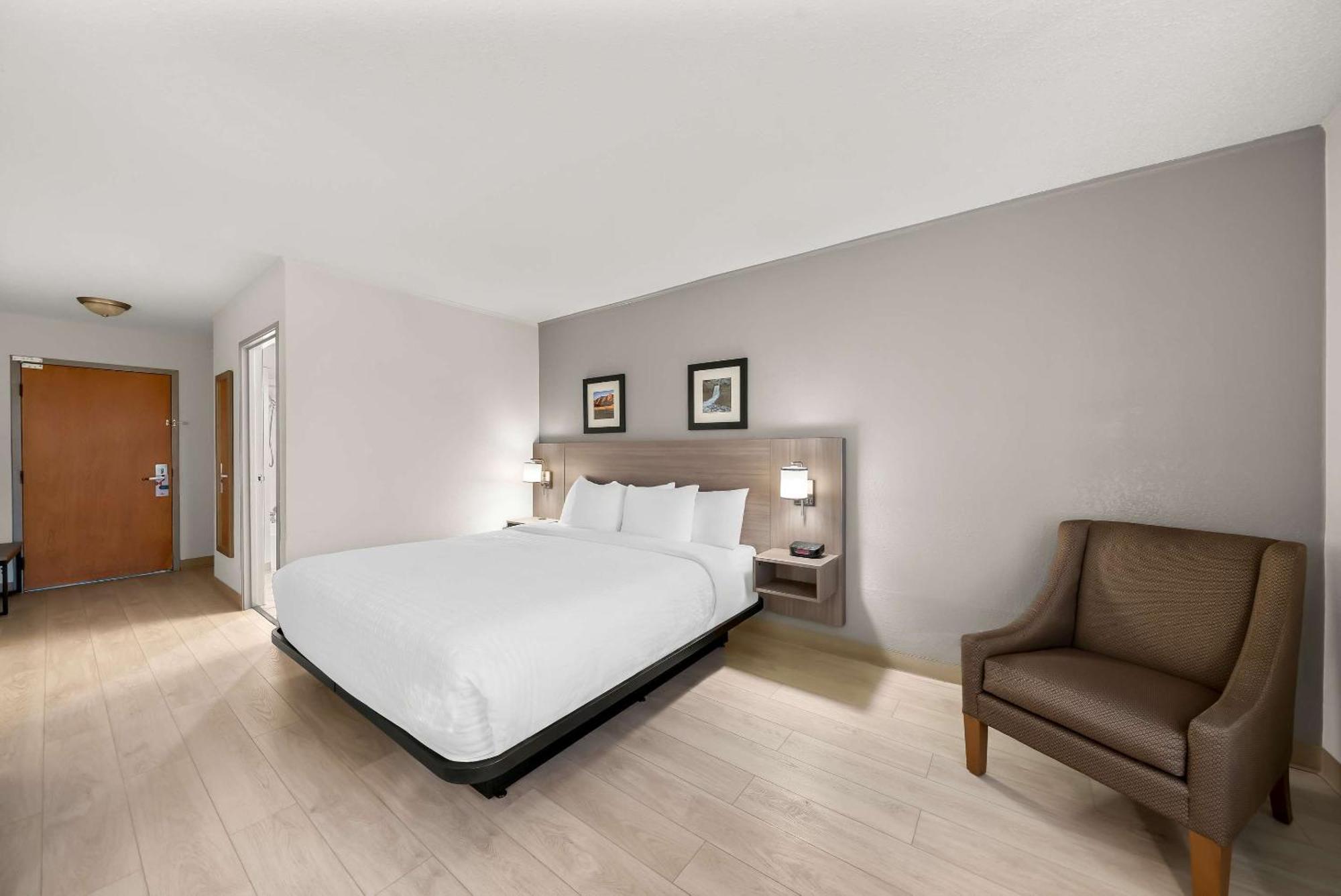 Clarion Inn & Suites And Convention Center 卡尼 外观 照片