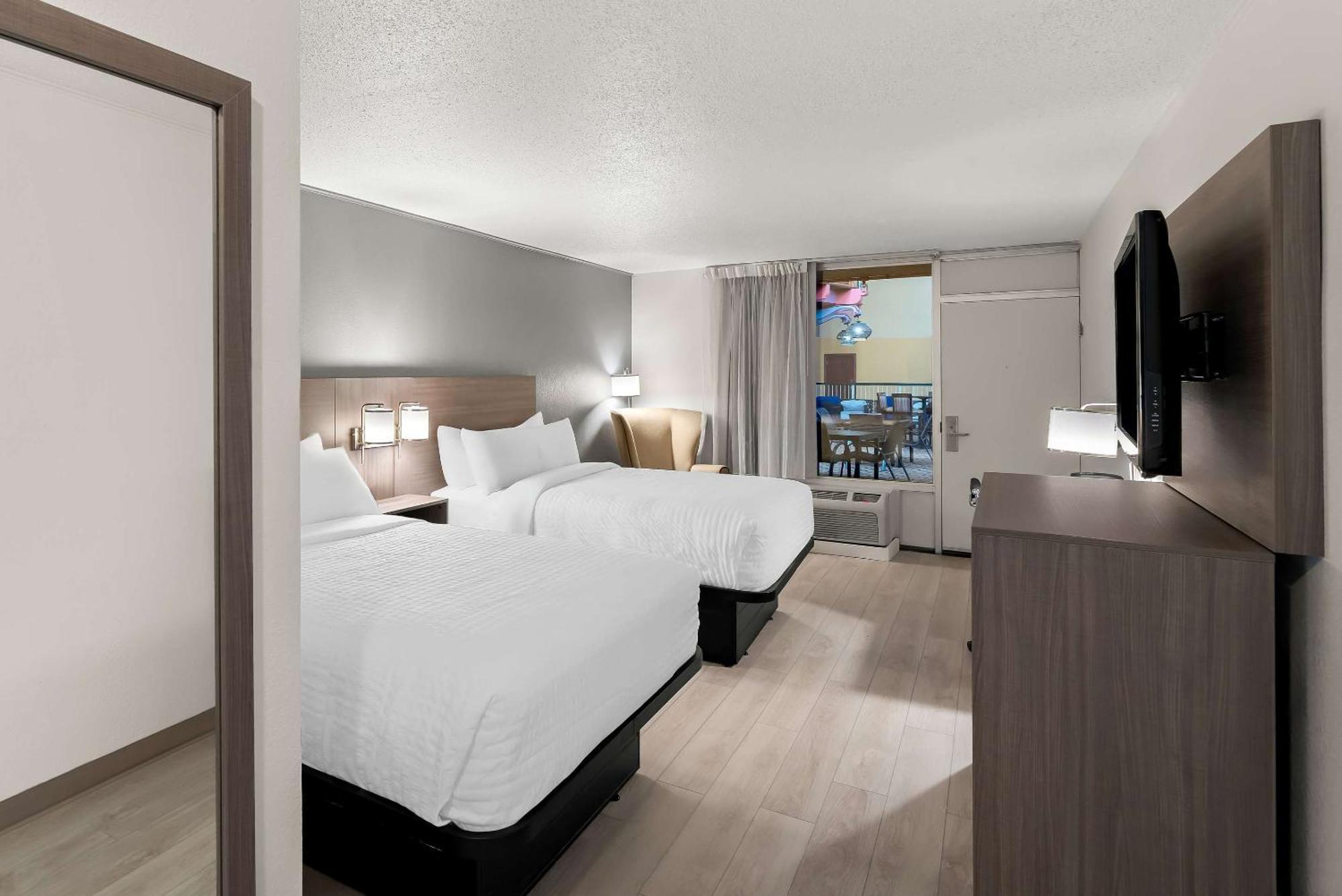 Clarion Inn & Suites And Convention Center 卡尼 外观 照片