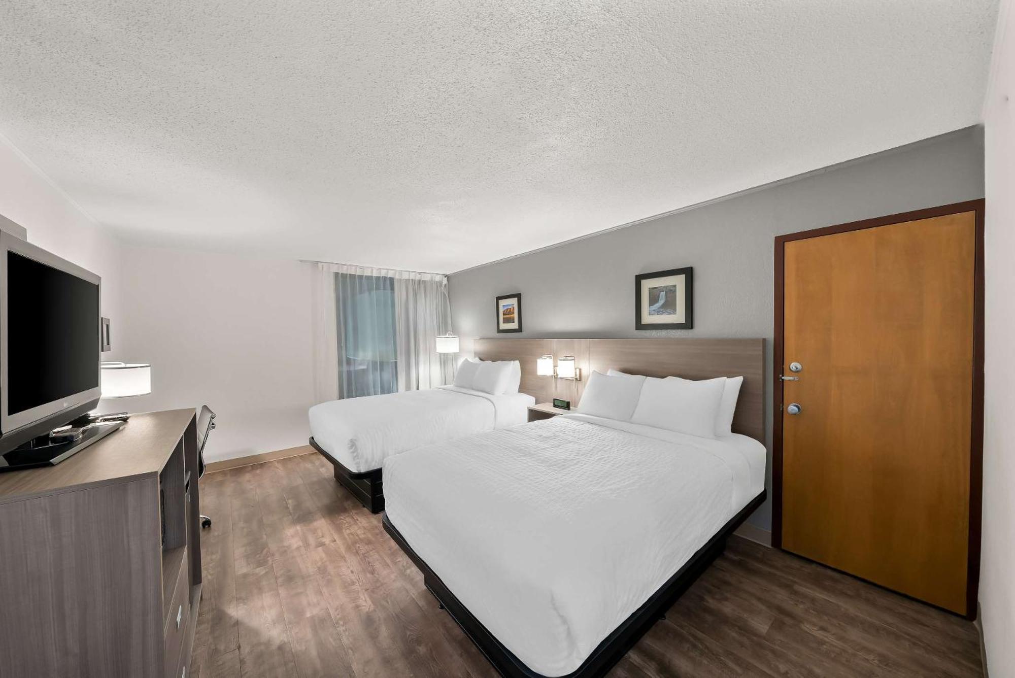 Clarion Inn & Suites And Convention Center 卡尼 外观 照片