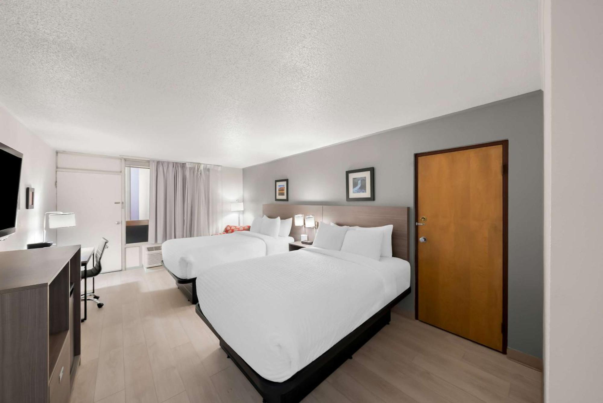 Clarion Inn & Suites And Convention Center 卡尼 外观 照片