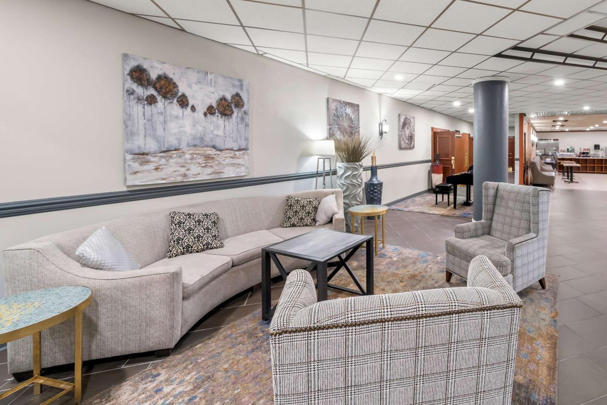 Clarion Inn & Suites And Convention Center 卡尼 外观 照片