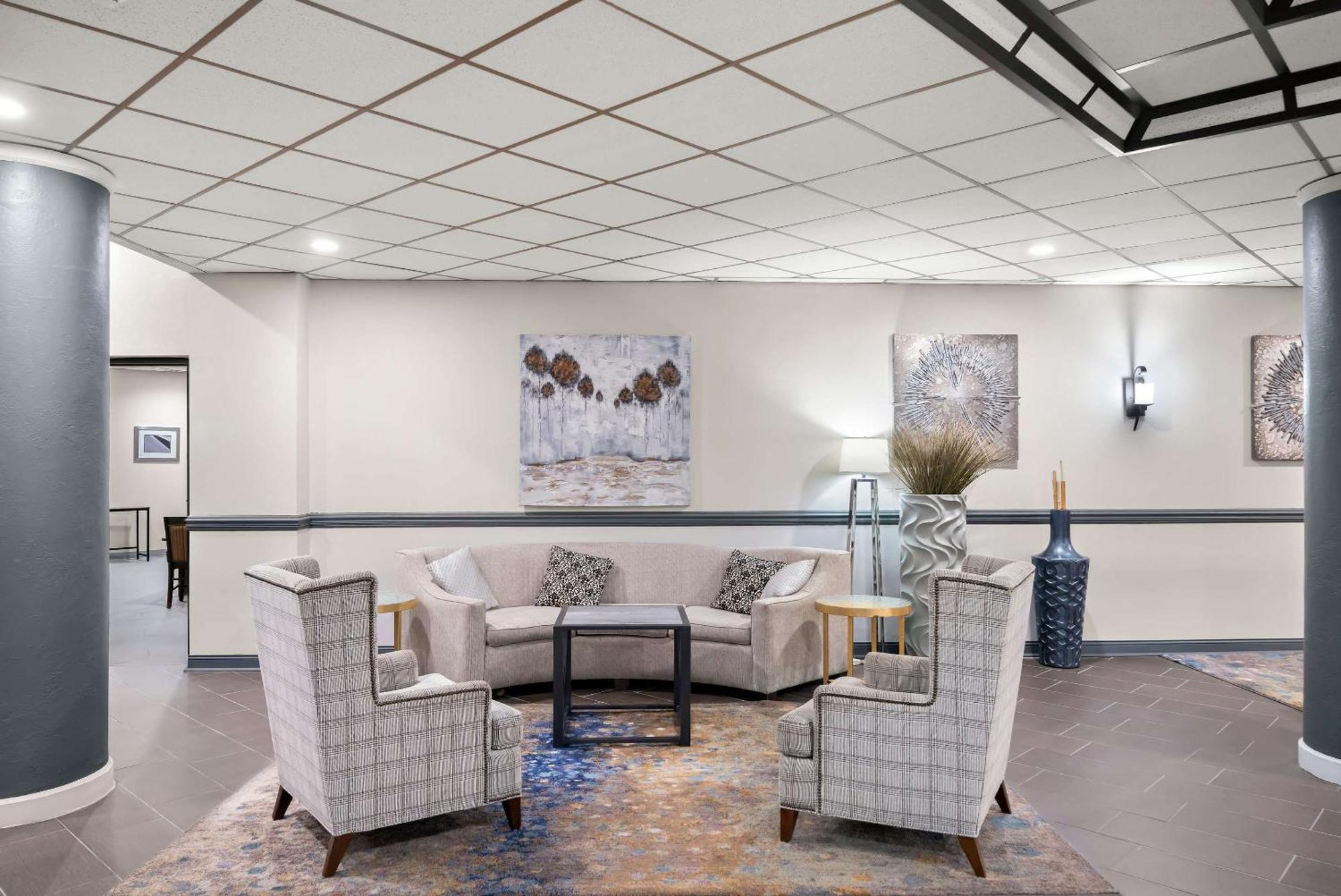 Clarion Inn & Suites And Convention Center 卡尼 外观 照片