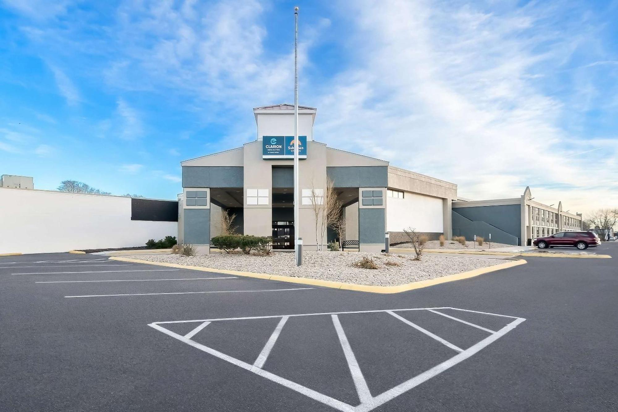 Clarion Inn & Suites And Convention Center 卡尼 外观 照片